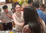 董璇张维伊带小酒窝参加友人婚礼，温馨画面暖人心