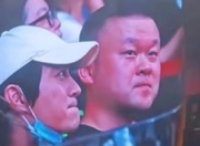 陈晓低调现身韩红合肥演唱会，素颜助阵尽显真挚情谊
