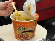 高铁禁食方便面旅客吃什么？多元选择破解“舌尖难题”
