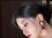 乔欣长裙造型惊艳亮相：婀娜多姿尽显优雅