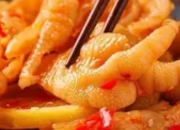 柠檬酸辣无骨鸡爪：夏日必备的酸辣开胃小食