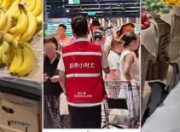 胖东来小时工穿标识服：细节之处彰显服务匠心