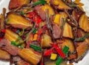 熏肉秘籍大公开：三步做出咸香弹牙的绝味熏肉