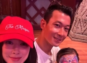 朱珠携爱女迪士尼之旅：温馨时光里的幸福模样